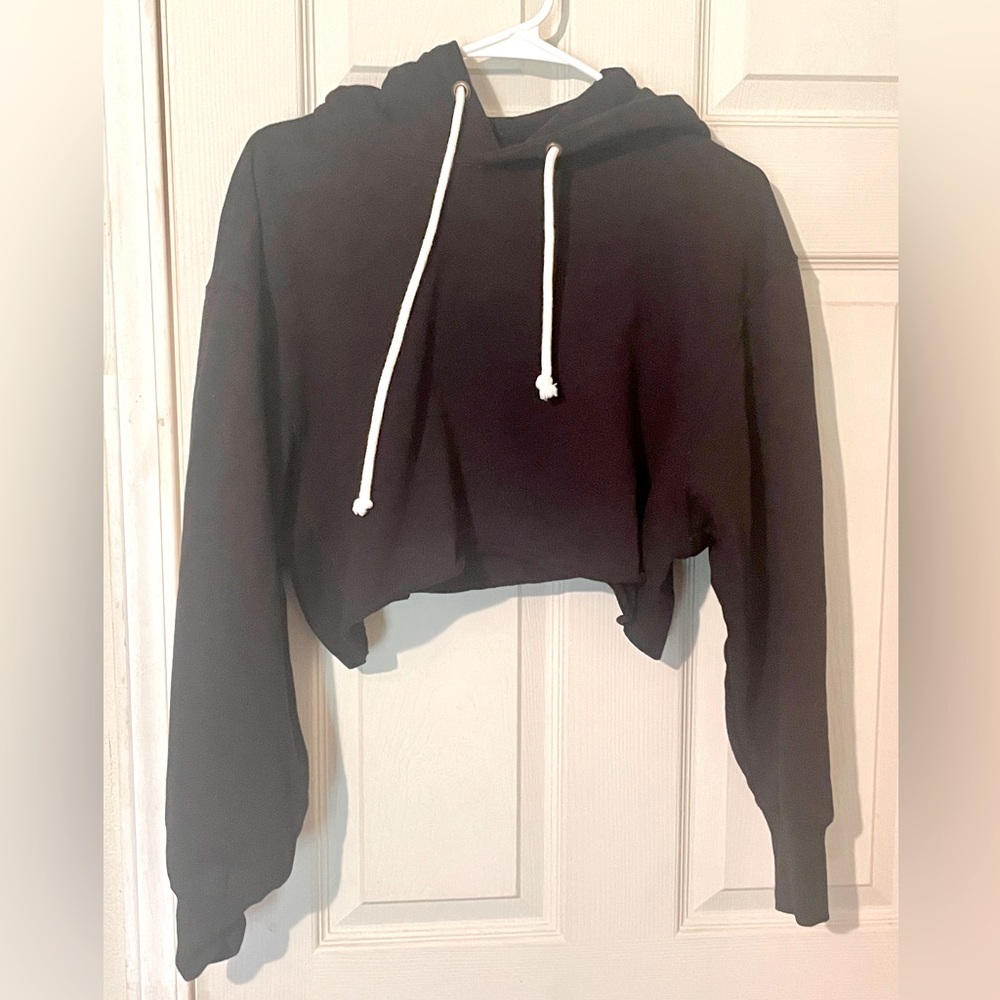 Cropped Draw String Hoodie - Picture 4 of 9